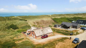 Thatched house with spa and pool by the sea - SJ67